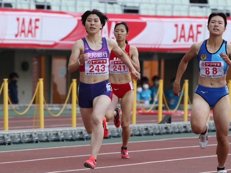 1組トップで決勝に進む松本奈菜子【女子400m】