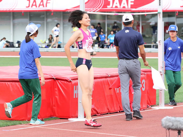 成功して笑顔を見せる高橋渚 第102回 日本陸上競技選手権大会