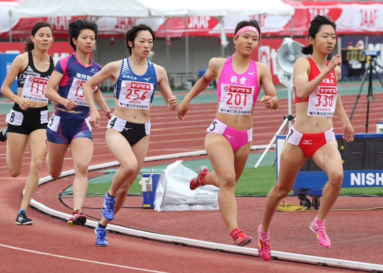 女子800ｍの予選が開始！