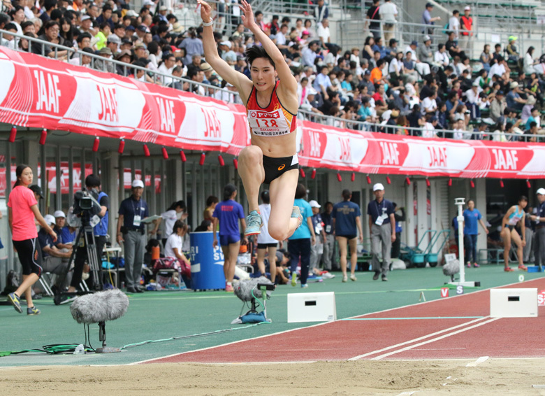 坂本絵梨が混戦で勝ち抜く！