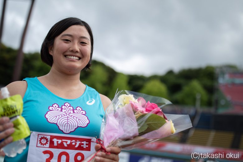 女子円盤投を制した辻川美乃利選手