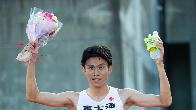 男子5000mで優勝した松枝博輝選手