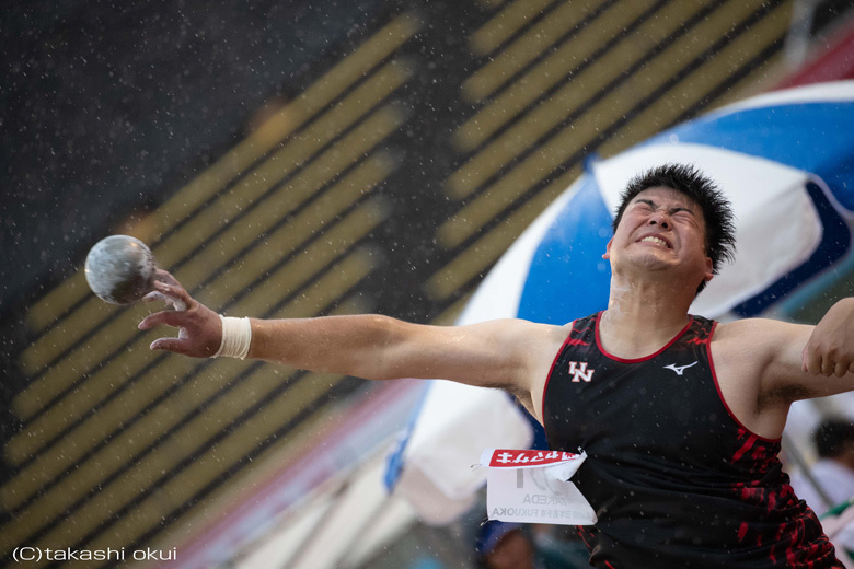 男子砲丸投で優勝した武田歴次選手