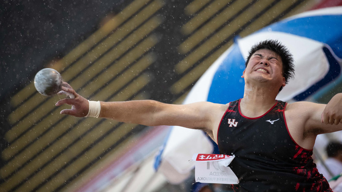 男子砲丸投で優勝した武田歴次選手