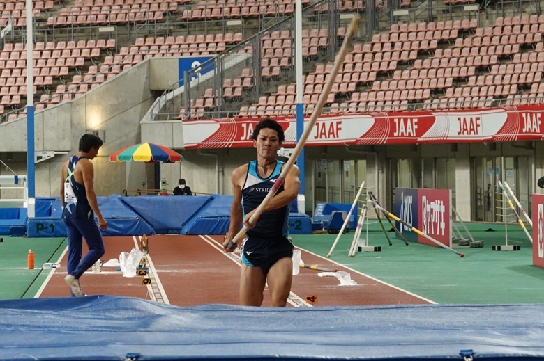 自己ベストで優勝を掴み取った来間弘樹【男子棒高跳】