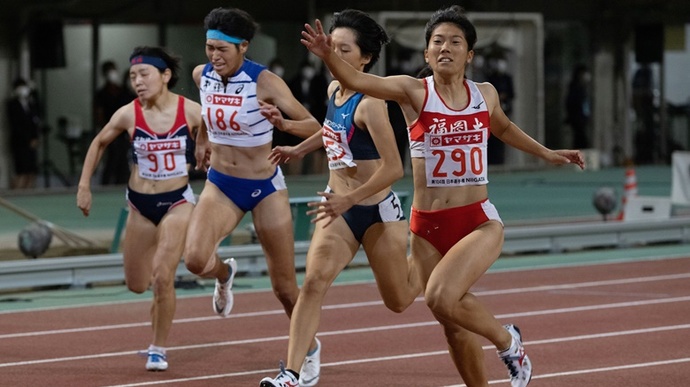 先頭で駆け抜けた兒玉芽生【女子100m】