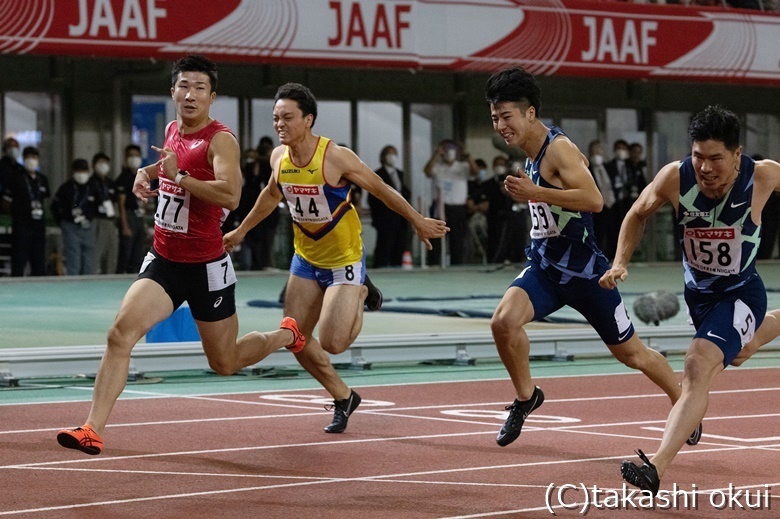 桐生が先頭でゴールになだれ込む【男子100m】