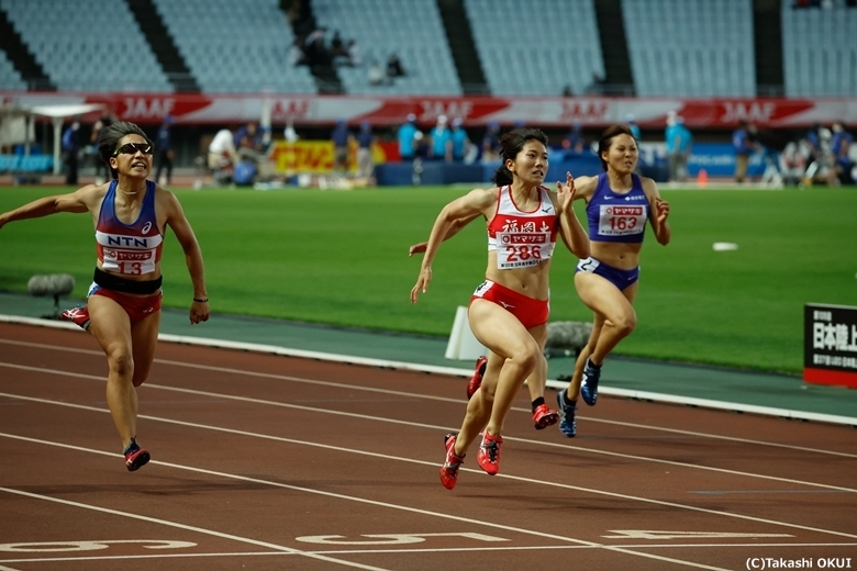 先頭で駆け抜ける兒玉芽生【女子100m】