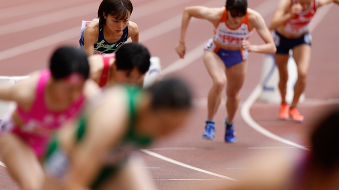 スタートに集中する卜部【女子800m】