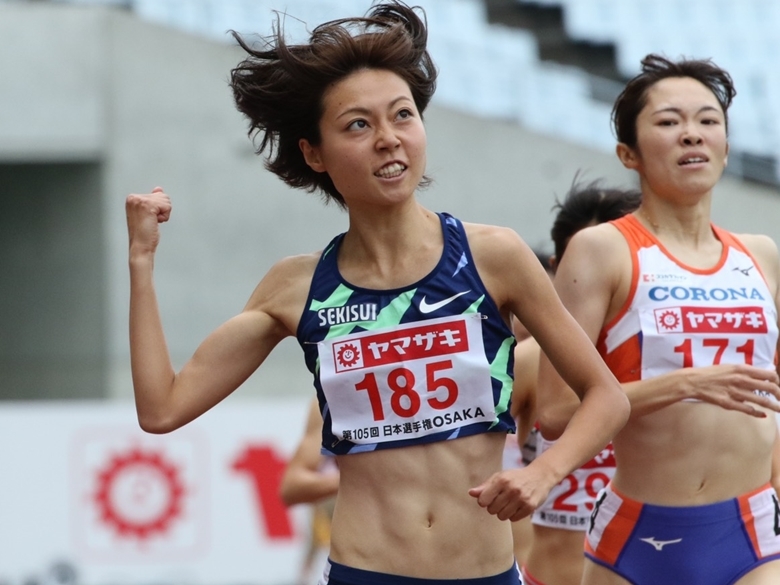 勝利のガッツポーズ！【女子800m】