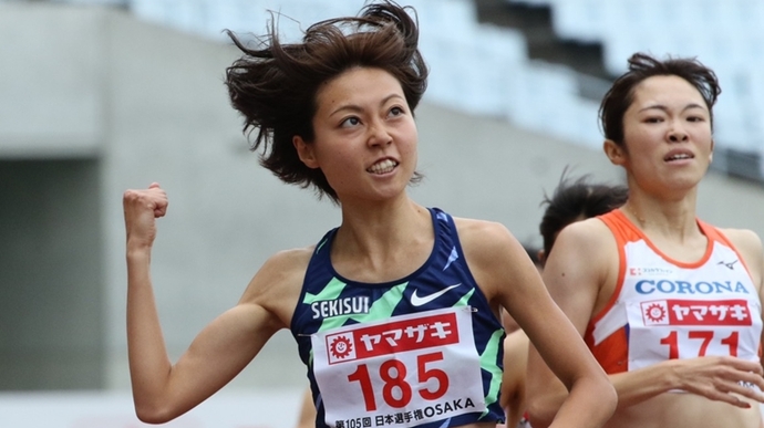 勝利のガッツポーズ！【女子800m】