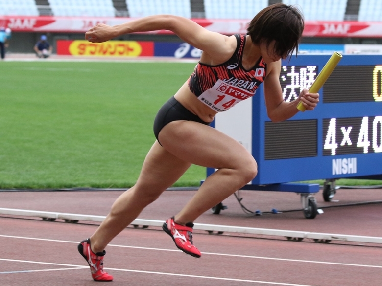 参加標準記録突破を目指した女子4×400mリレー