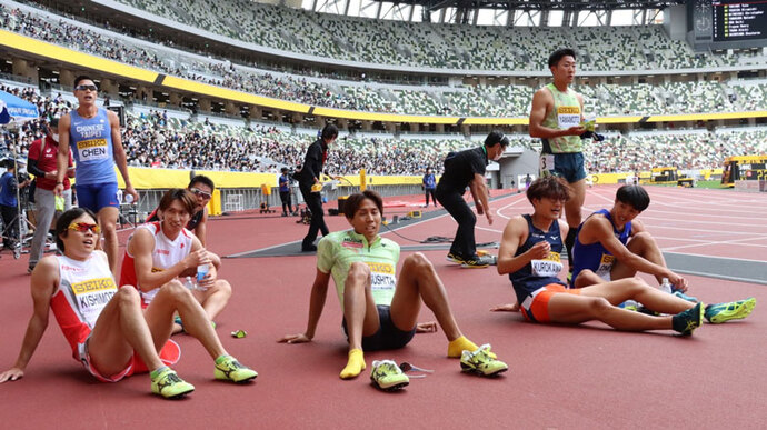 【セイコーゴールデングランプリ2022】男子400mハードル、結果を確認する選手たち