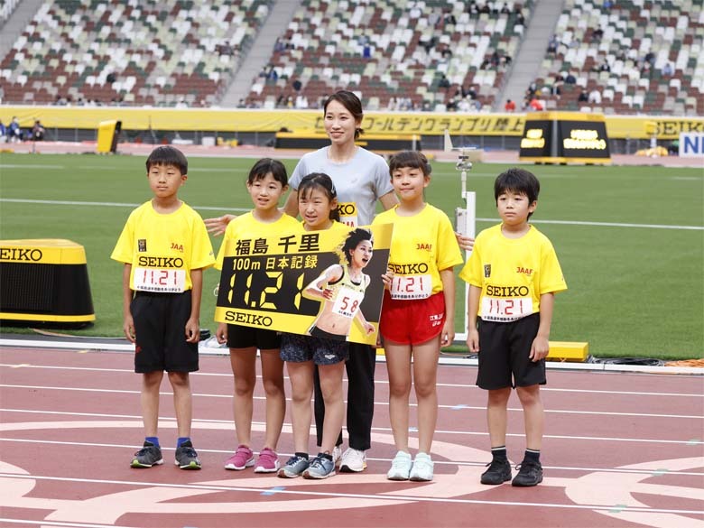 【セイコーゴールデングランプリ2022】福島千里選手引退セレモニー：子どもたちとの記念撮影