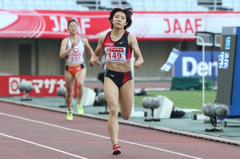 予選2組、1位通過は久保山晴菜、前年覇者・小林茉由が2位で決勝へ【女子400m】