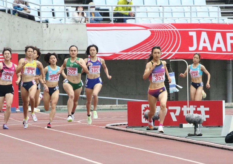 2着以下を大きく引き離し、田中希実が予選3組トップに【女子800ｍ】