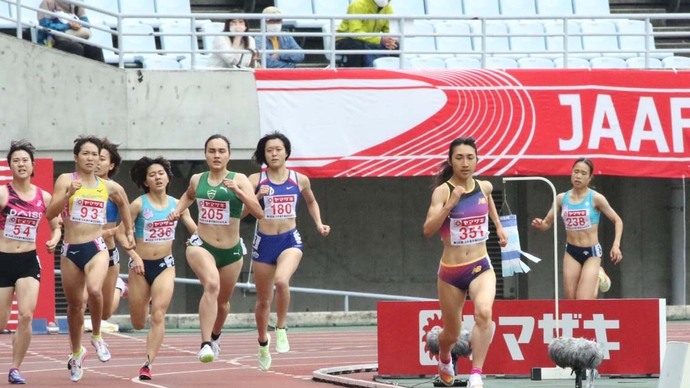 2着以下を大きく引き離し、田中希実が予選3組トップに【女子800ｍ】