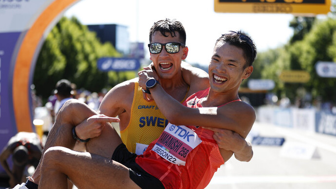 【オレゴン世界選手権】祝福のお姫様抱っこ／山西利和（愛知製鋼）・男子20km競歩