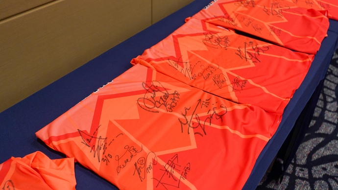 【陸連アワードの舞台裏】来場ファンへプレゼント：登壇選手全員からのサイン入りTシャツ！
