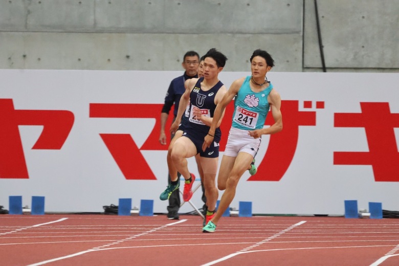 【第107回日本選手権】男子200ｍ予選1組　コーナーを抜け直線へ