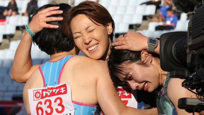 【第107回日本選手権】女子100mH　寺田明日香が僅差の激戦を制して優勝！健闘を称え合う選手たち