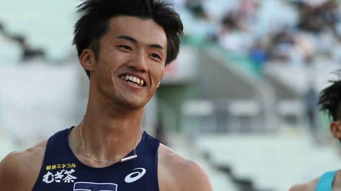 【第107回日本選手権】男子100m 予選2組　笑顔を見せる栁田大輝