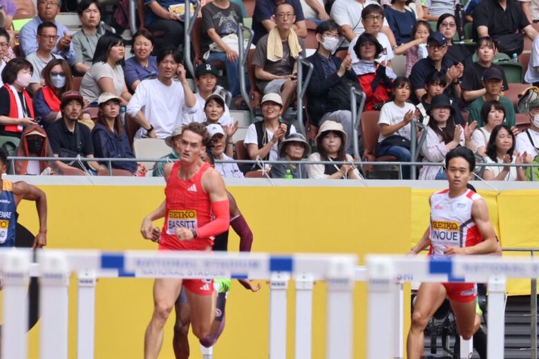 【セイコーGGP】男子 400mハードル:多くの観客が見つめる中、トレバー バシットが1位に