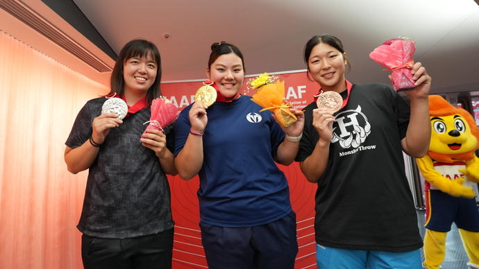 【第110回日本選手権】DAY3 メダルセレモニー：女子砲丸投(坂ちはる・大迫晴香・村瀬にこ)