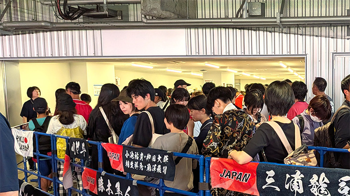 １２:２０現在のグッズ売り場の様子