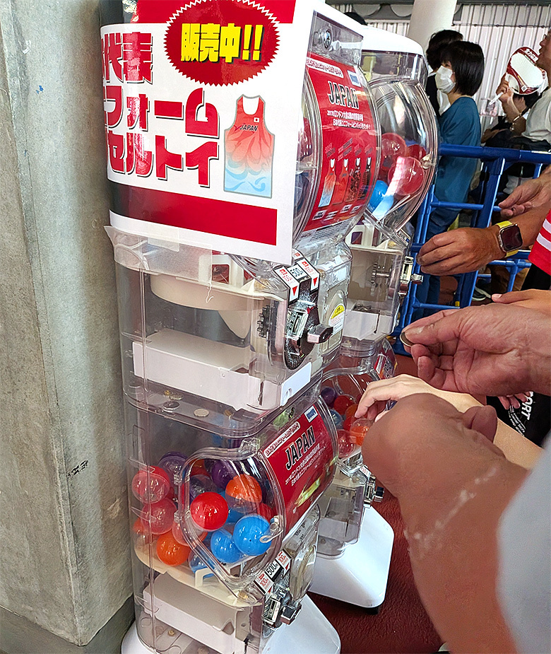 日本代表ユニフォームカプセルトイも大人気!