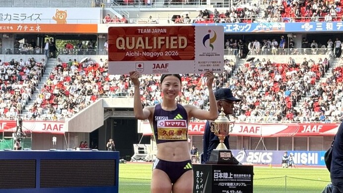 【第110回日本選手権】女子800m　決勝：３連覇達成！アジア大会内定ボードを掲げる久保凛（積水化学）