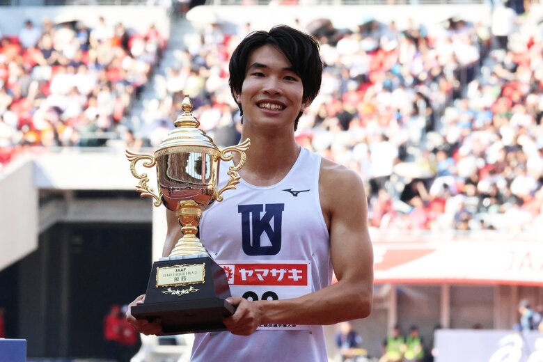 【第110回日本選手権】男子800m　決勝：トロフィーを手に笑顔の萬野七樹（関西大）、アジア大会にも内定