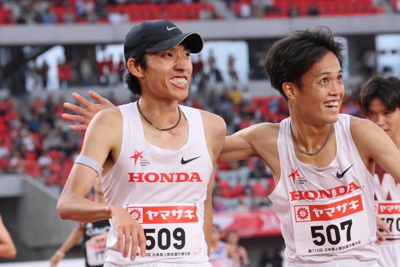 【第110回日本選手権】Honda勢がワンツーフィニッシュ。レース後に喜び分かち合う