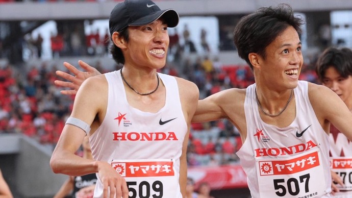 【第110回日本選手権】Honda勢がワンツーフィニッシュ。レース後に喜び分かち合う