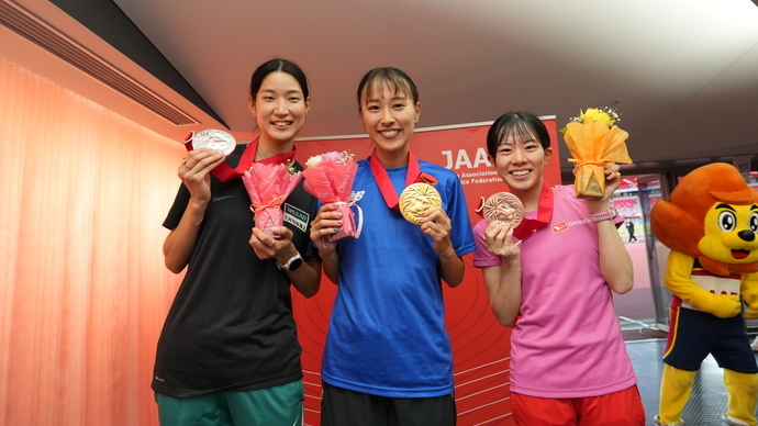 【第110回日本選手権】DAY3 表彰式：女子3000mSC(齋藤みう・西山未奈美・西出優月)