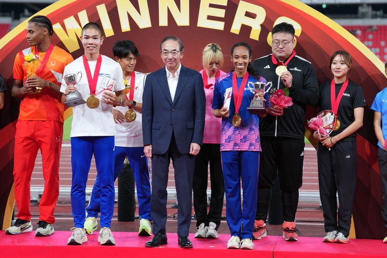 【第110回日本選手権】DAY3 メダルセレモニー:最優秀選手賞を受賞した、後藤大樹と井戸アビゲイル風果