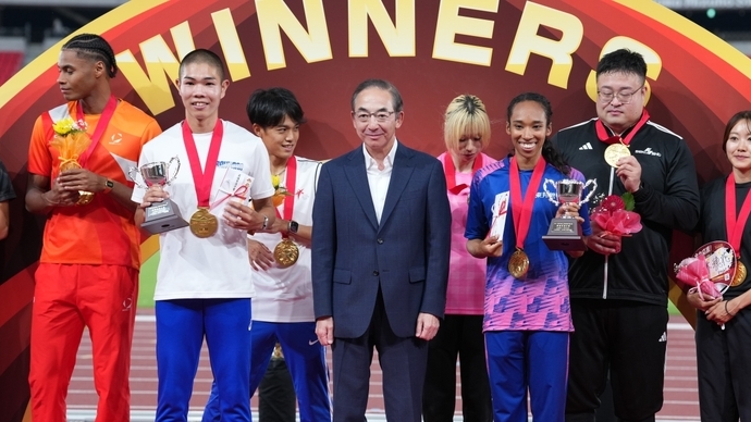 【第110回日本選手権】DAY3 メダルセレモニー：最優秀選手賞を受賞した、後藤大樹と井戸アビゲイル風果