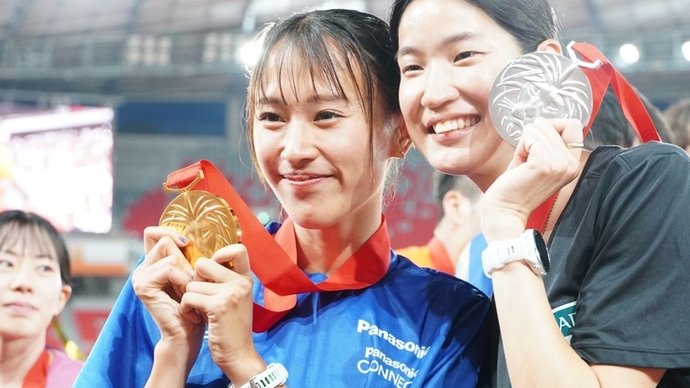 【第110回日本選手権】DAY3 メダルセレモニー：女子3000m障害物、1着・2着の齋藤みうと西山未奈美