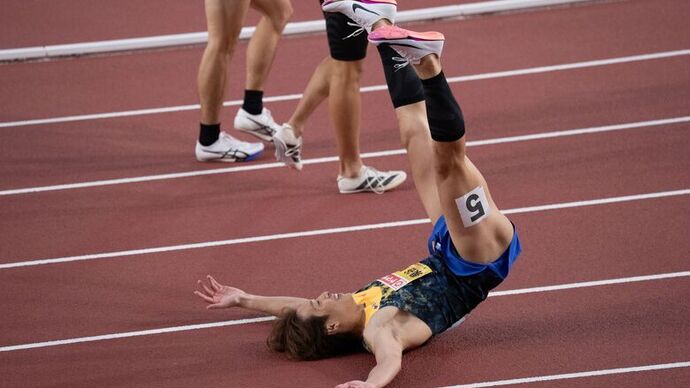 【第110回日本選手権】男子110mハードル　決勝：フィニッシュ後に全身で喜びを表現する泉谷駿介