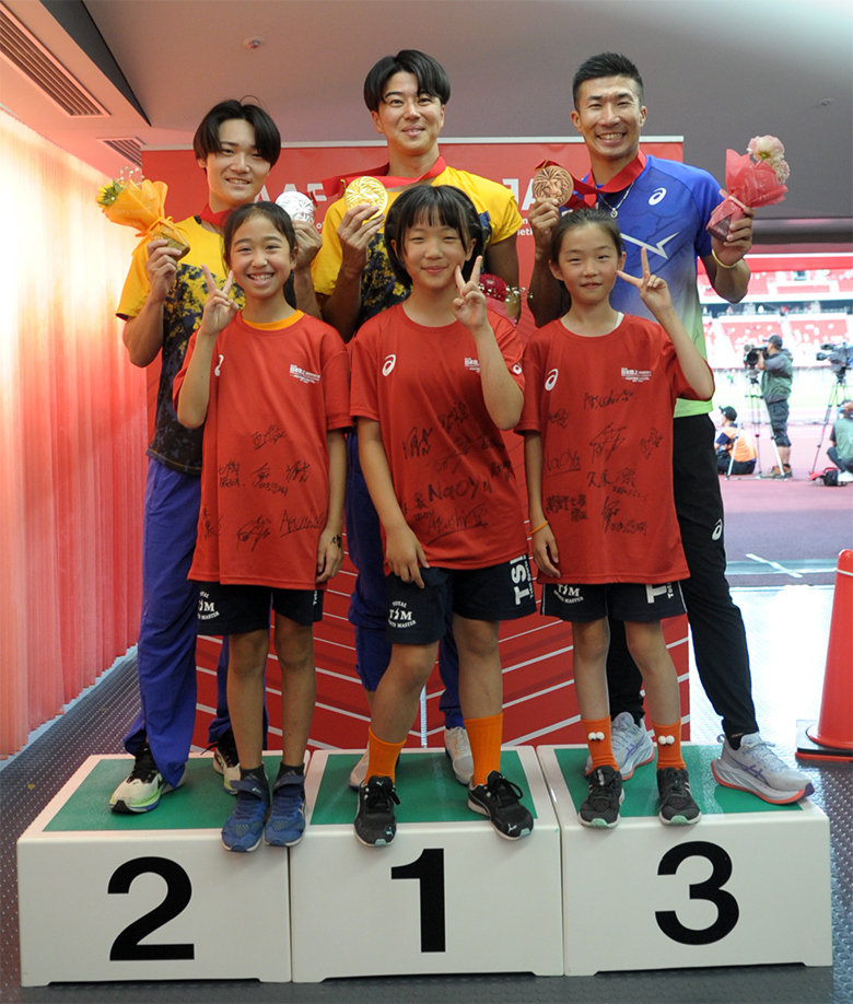 【第110回日本選手権】DAY2 表彰式:男子100mメダリストと記念撮影