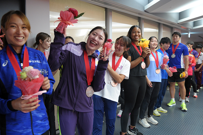 【第110回日本選手権】DAY2 メダルセレモニー:銀メダリストの皆さんがずらりと整列!