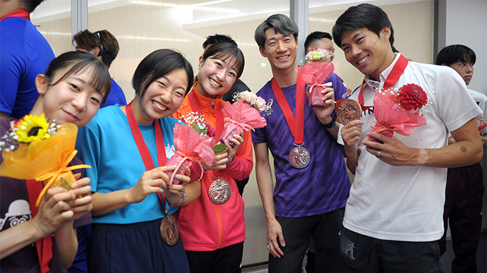 【第110回日本選手権】DAY2 メダルセレモニー：和気あいあいとした雰囲気であふれています