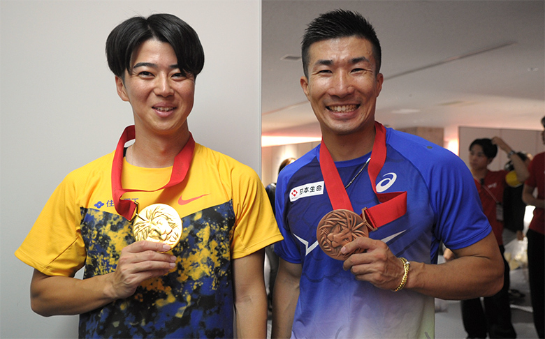 【第110回日本選手権】DAY2 メダルセレモニー:場内をもっとも沸かせた男子100mのメダリストのツーショット!