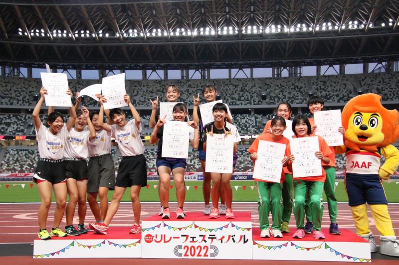 10/2
／
U16女子4×100mリレー
✨表彰式✨
＼
1位🥇北海道
2位🥈広島
3位🥉埼玉

おめでとうございます🎉