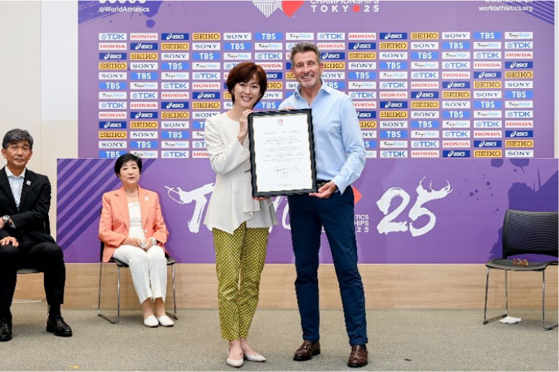 こどもに夢を届ける大会に向けた取組について ワールドアスレティックスから Kids’Athleticsの表彰状を授与