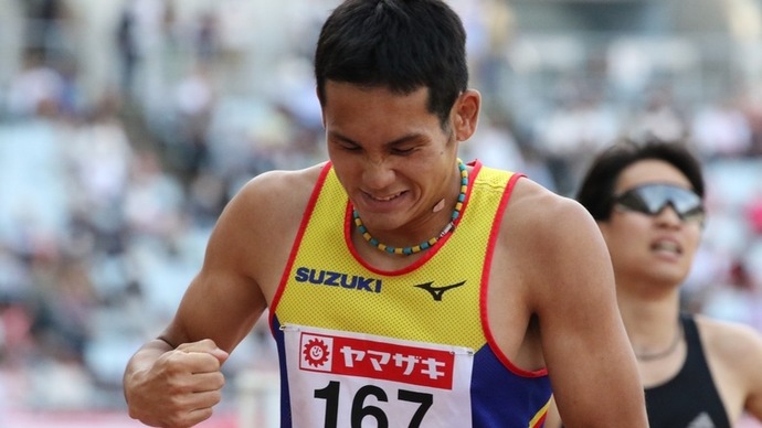 【第107回日本選手権】男子800m ガッツポーズを見せる川元奨。30年ぶりの大会新記録を達成!