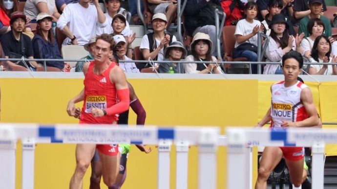 【セイコーGGP】男子 400mハードル:多くの観客が見つめる中、トレバー バシットが1位に