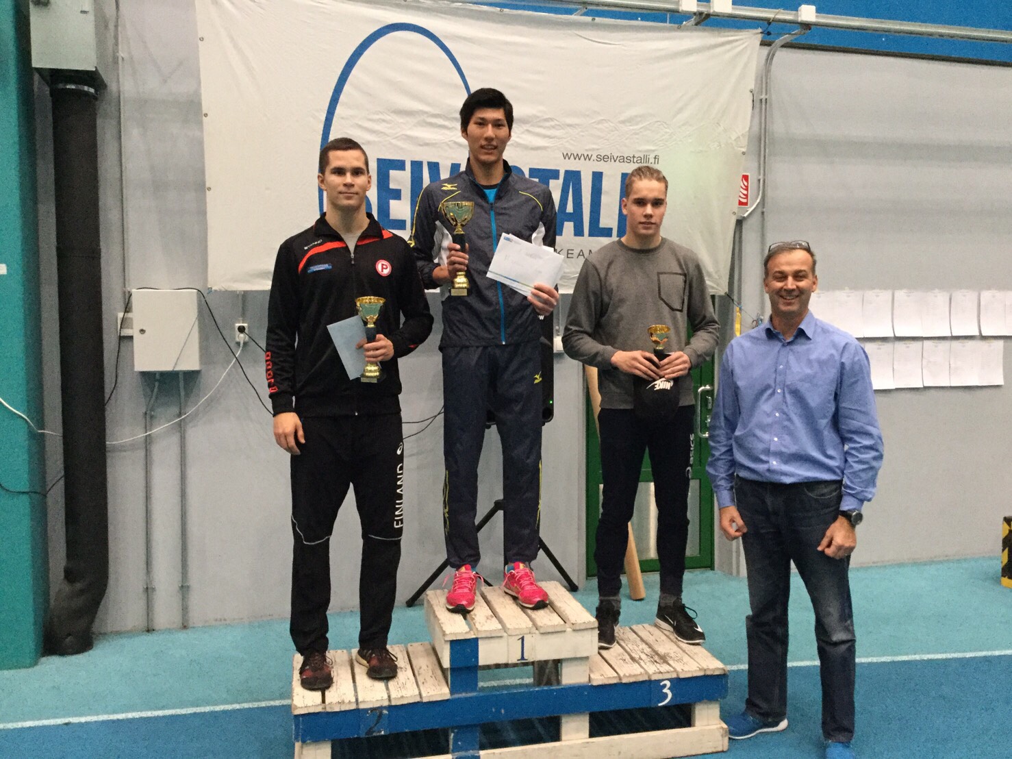 江島雅紀選手(荏田高校)が棒高跳U20日本タイ記録・室内日本記録を達成 江島雅紀選手(荏田高校)が棒高跳U20日本タイ記録・室内日本記録を達成